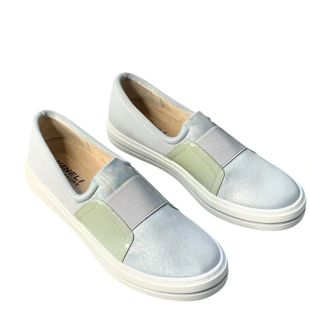 Van Eli Sport metallic silver‎ sneaker. EUC Size 8N